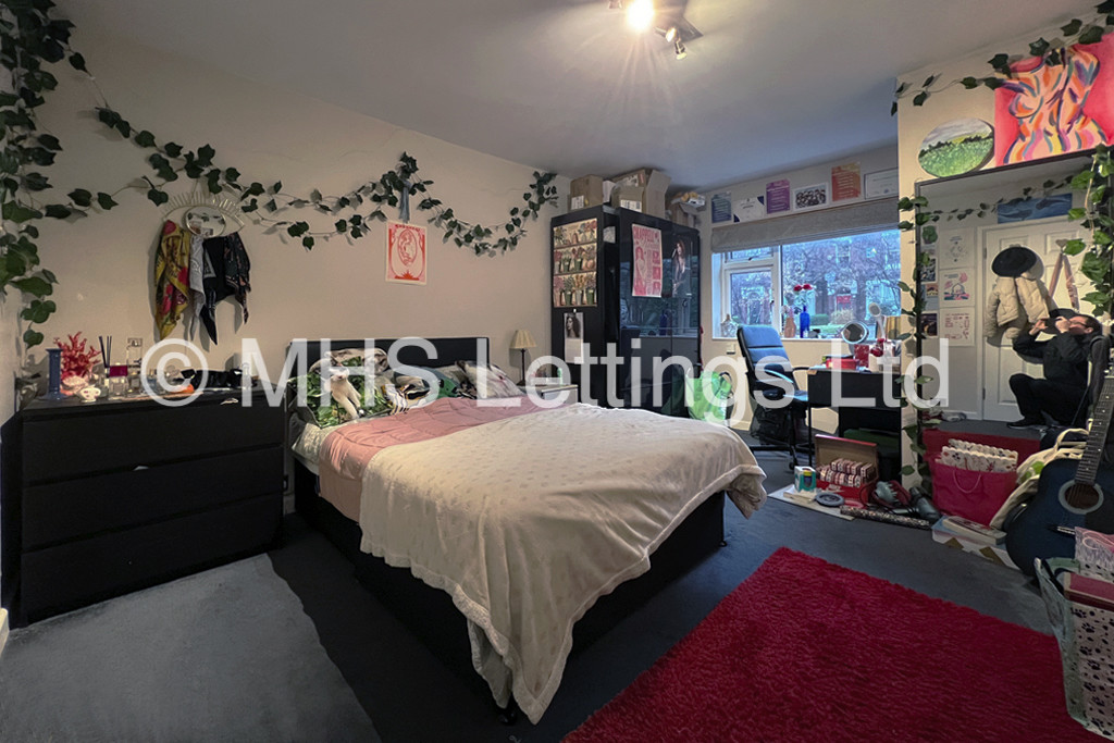 Photo of 2 Bedroom Mid Terraced House in 28 Ash Grove, Leeds, LS6 1AY