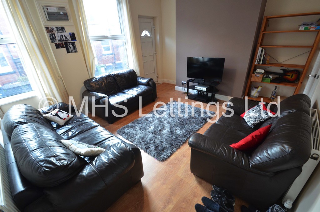 Photo of 6 Bedroom Mid Terraced House in 23 Ashville Road, Leeds, LS6 1NA