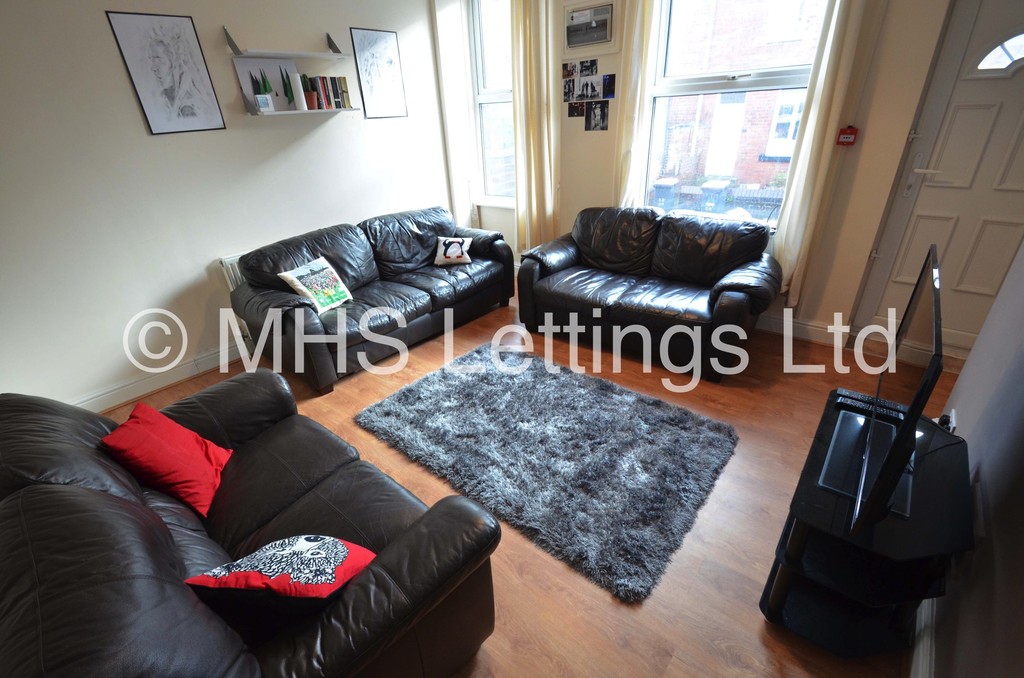 Photo of 6 Bedroom Mid Terraced House in 23 Ashville Road, Leeds, LS6 1NA