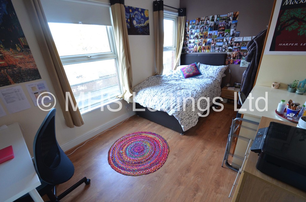 Photo of 6 Bedroom Mid Terraced House in 23 Ashville Road, Leeds, LS6 1NA