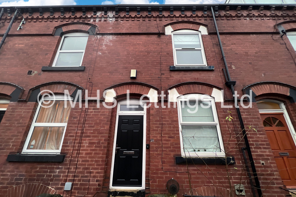 Photo of 6 Bedroom Mid Terraced House in 15 Granby Grove, Leeds, LS6 3BE