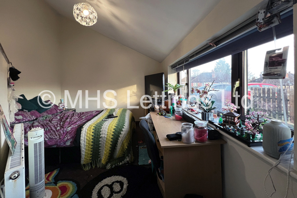 Photo of 3 Bedroom Apartment in Flat 5, Headingley House, 96 Ash Road, Leeds, LS6 3HD
