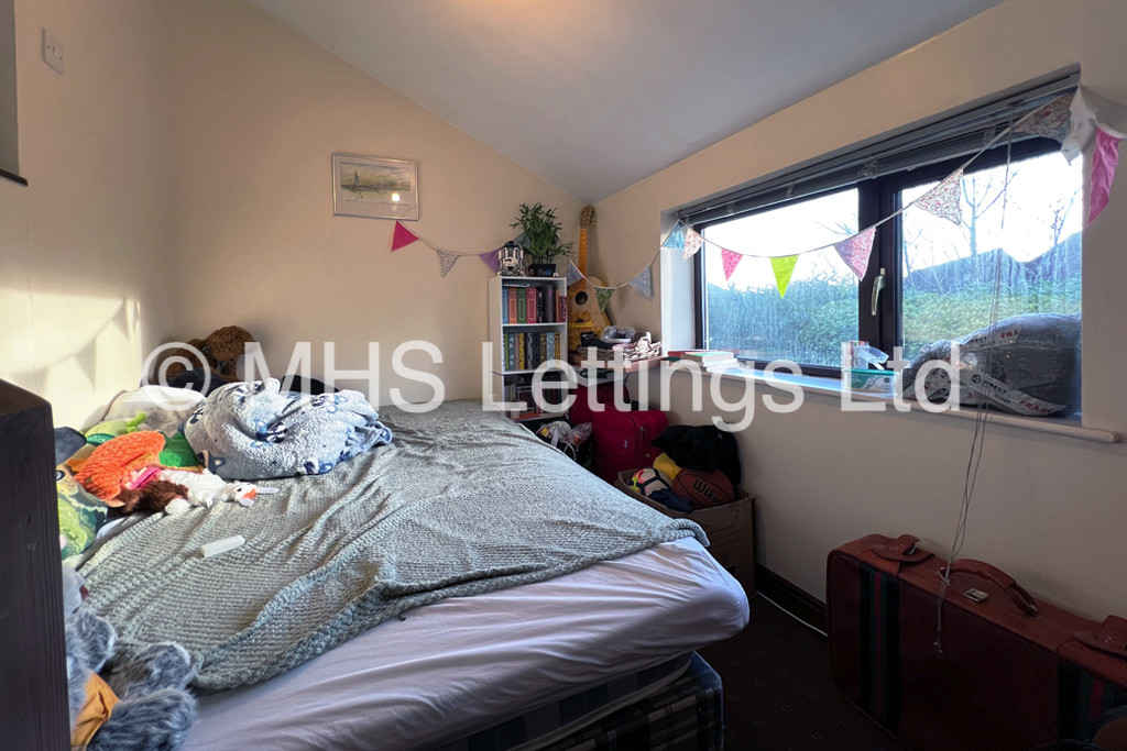 Photo of 3 Bedroom Apartment in Flat 5, Headingley House, 96 Ash Road, Leeds, LS6 3HD