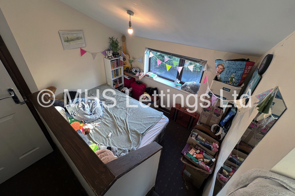 Photo of 3 Bedroom Apartment in Flat 5, Headingley House, 96 Ash Road, Leeds, LS6 3HD