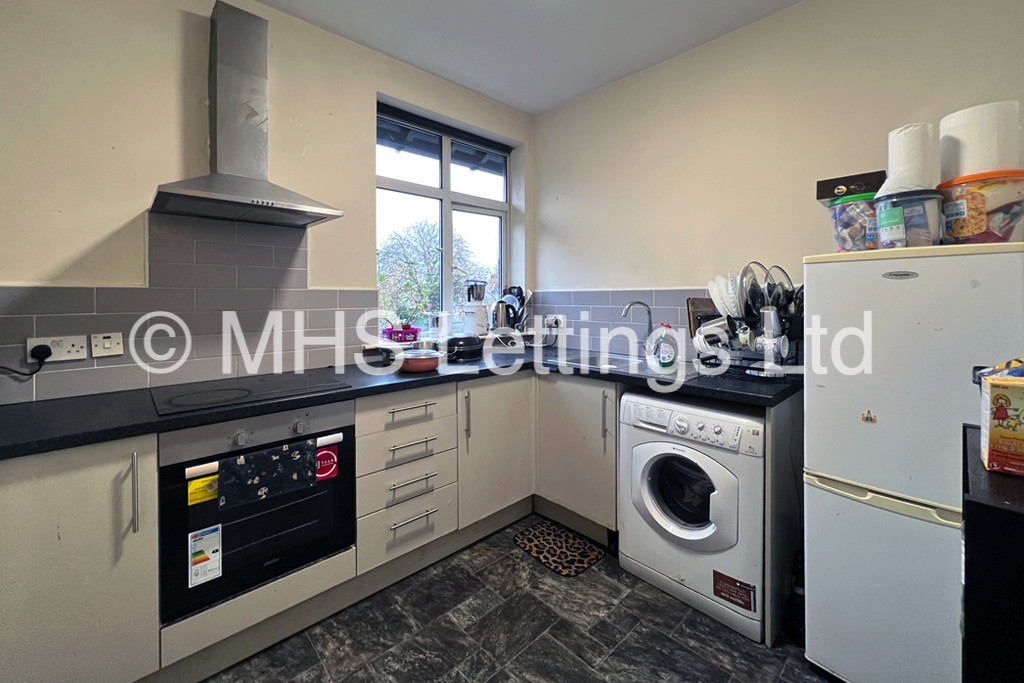 Photo of 2 Bedroom Flat in Flat 7, Headingley House, 96 Ash Road, Leeds, LS6 3HD 