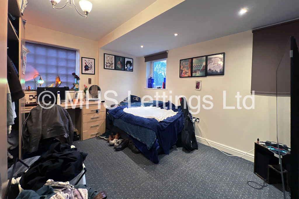 Photo of 2 Bedroom Flat in Flat 15, Headingley House, 96 Ash Road, Leeds, LS6 3HD