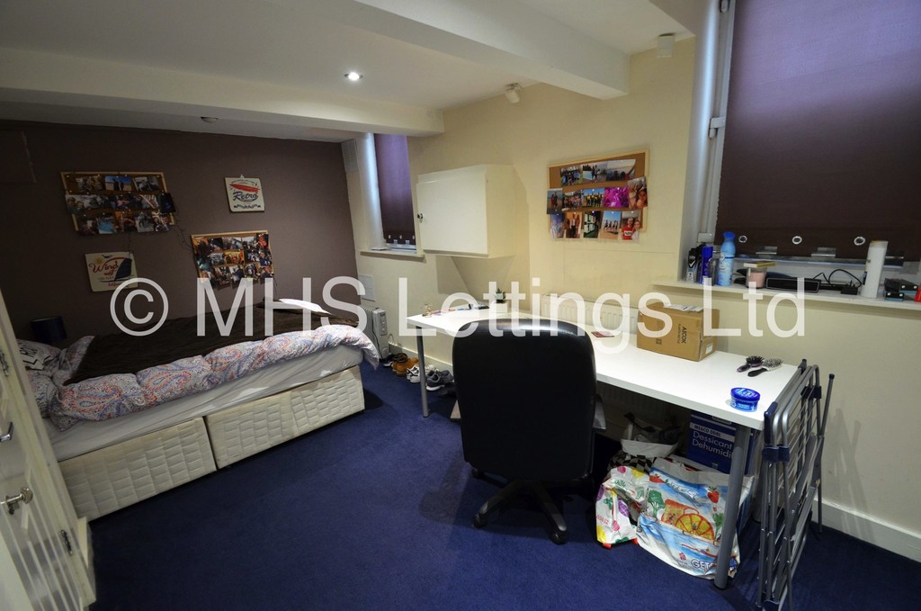 Photo of 3 Bedroom Mid Terraced House in 4 Beamsley Grove, Leeds, LS6 1LA
