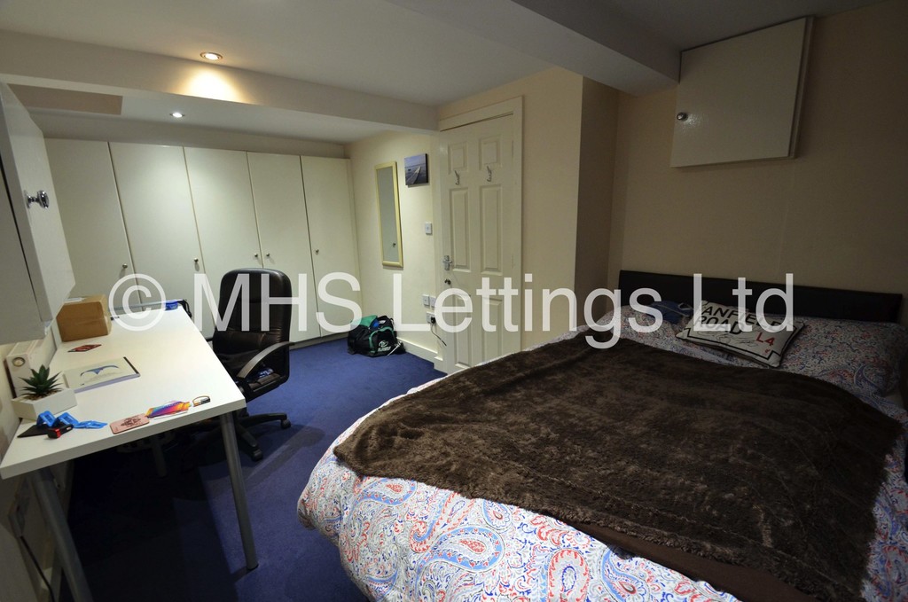 Photo of 3 Bedroom Mid Terraced House in 4 Beamsley Grove, Leeds, LS6 1LA