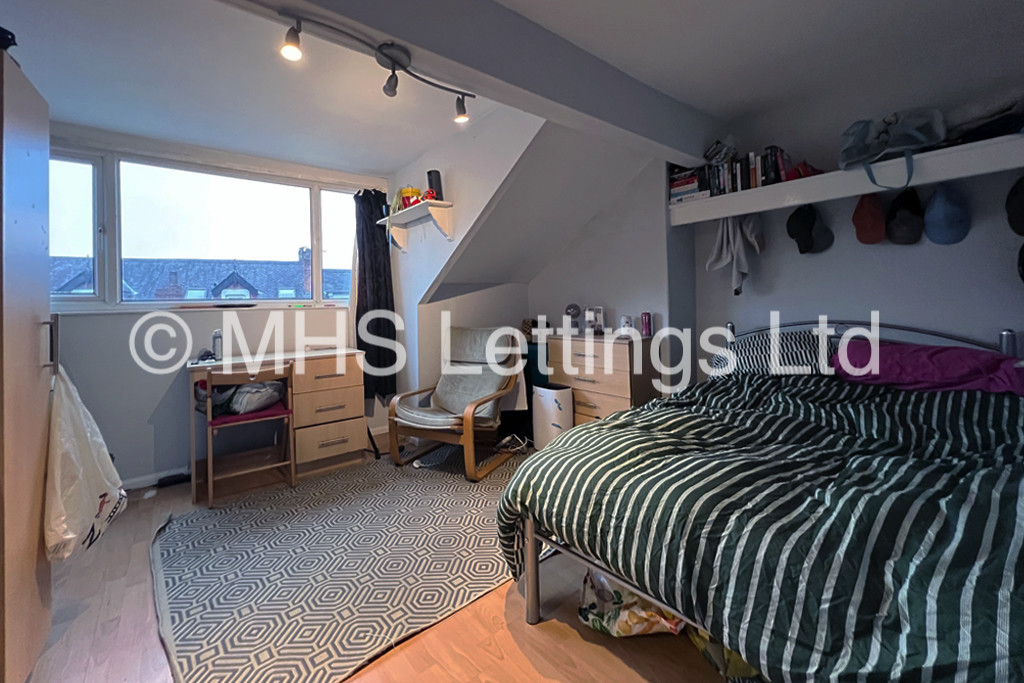 Photo of 6 Bedroom End Terraced House in 61 Thornville Road, Leeds, LS6 1JY