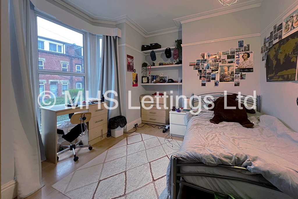 Photo of 5 Bedroom End Terraced House in 61 Thornville Road, Leeds, LS6 1JY