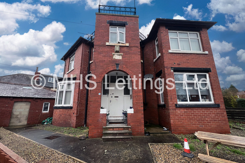 Photo of 4 Bedroom End Terraced House in 35 Estcourt Avenue, Leeds, LS6 3ET