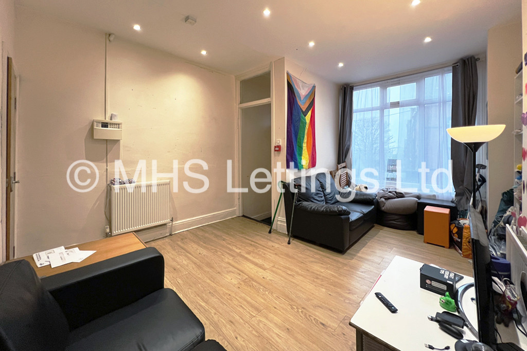 Photo of 4 Bedroom Mid Terraced House in 19 Lucas Street, Leeds, LS6 2JD