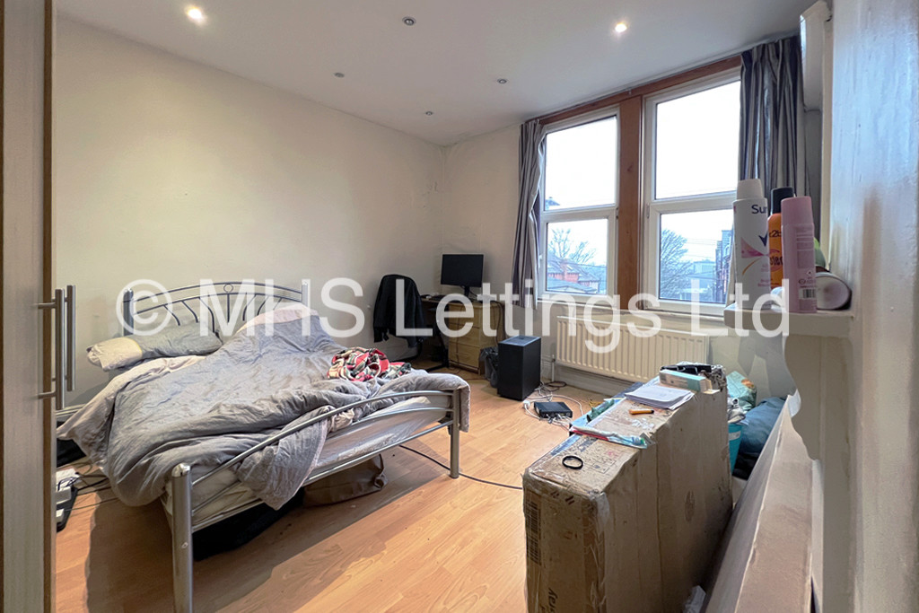 Photo of 4 Bedroom Mid Terraced House in 19 Lucas Street, Leeds, LS6 2JD