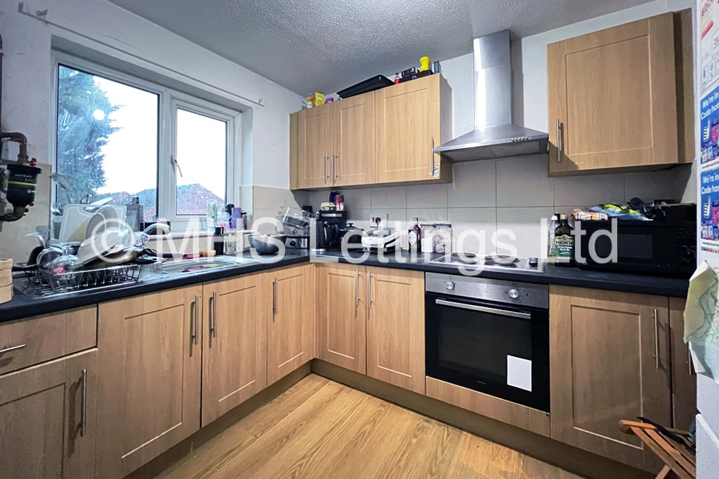Photo of 4 Bedroom End Terraced House in 31 Well Close Rise, Leeds, LS7 1HT