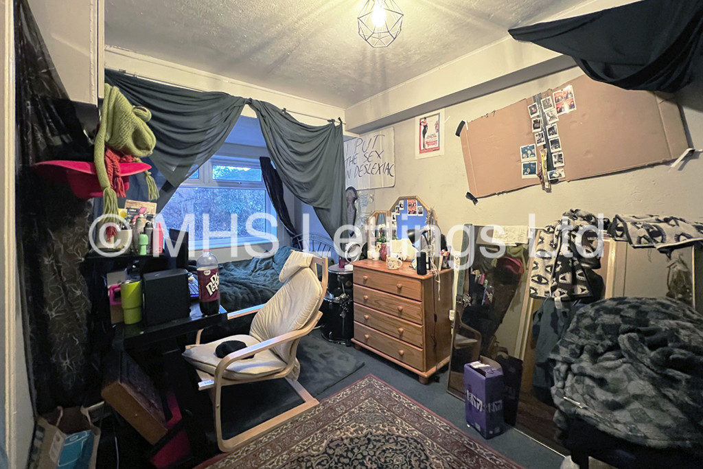 Photo of 4 Bedroom End Terraced House in 31 Well Close Rise, Leeds, LS7 1HT