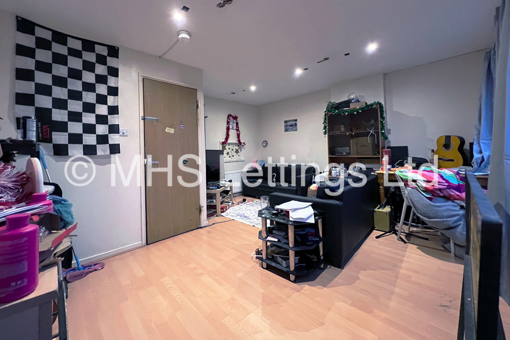 Photo of 4 Bedroom End Terraced House in 31 Well Close Rise, Leeds, LS7 1HT