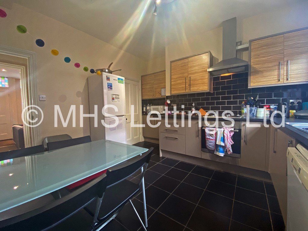 Photo of 4 Bedroom Mid Terraced House in 14 Welton Grove, Leeds, LS6 1ES