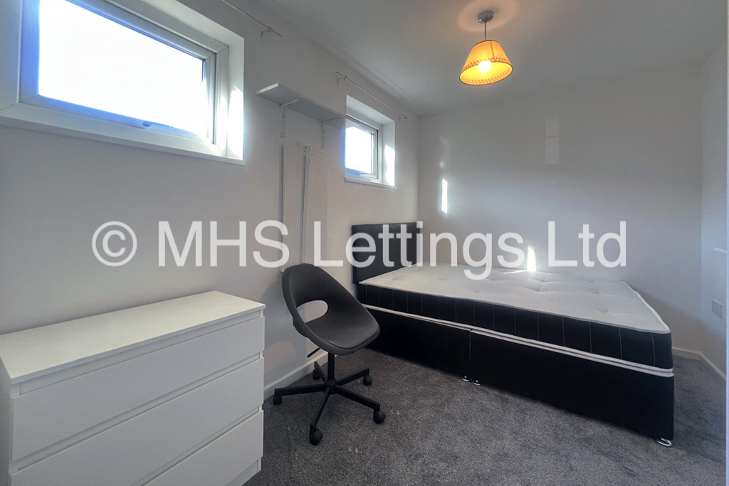 Photo of 4 Bedroom Mid Terraced House in 34 Holborn Street, Leeds, LS6 1QP