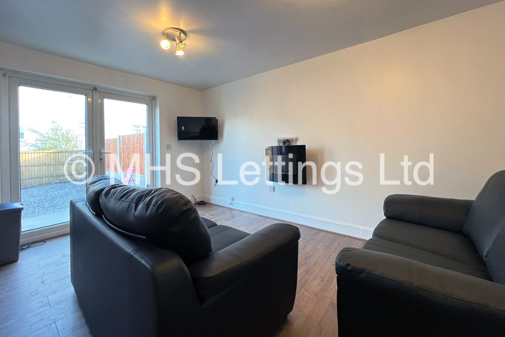 Photo of 4 Bedroom Mid Terraced House in 34 Holborn Street, Leeds, LS6 1QP