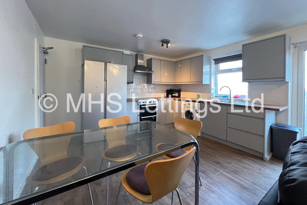 Photo of 4 Bedroom Mid Terraced House in 34 Holborn Street, Leeds, LS6 1QP