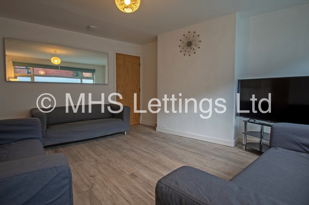 Photo of 5 Bedroom End Terraced House in 13 Winfield Grove, Leeds, LS2 9BB