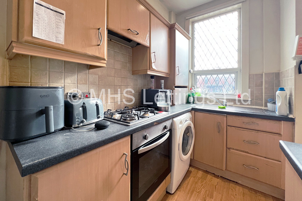 Photo of 3 Bedroom Mid Terraced House in 4 Talbot Mount, Leeds, LS4 2PF