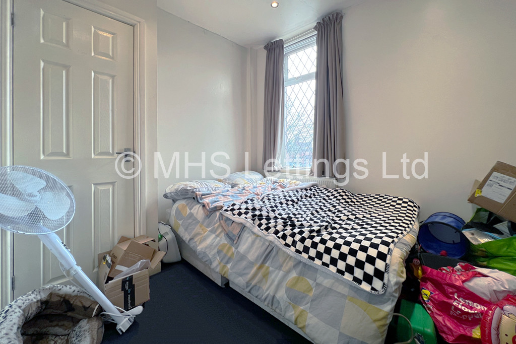 Photo of 3 Bedroom Mid Terraced House in 4 Talbot Mount, Leeds, LS4 2PF