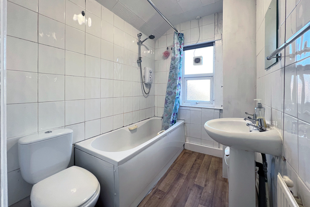 Photo of 3 Bedroom Apartment in 36a Ash Road, Leeds, LS6 3JF