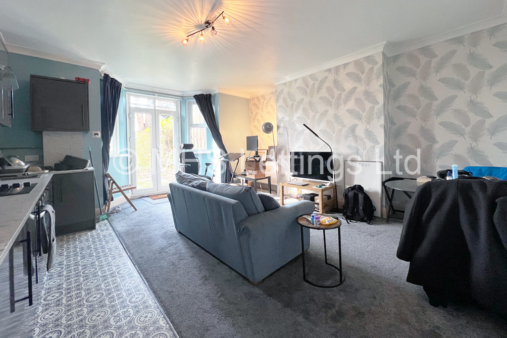 Photo of 1 Bedroom Apartment in Garden Flat, 37 Moorland Avenue, Leeds, LS6 1AP