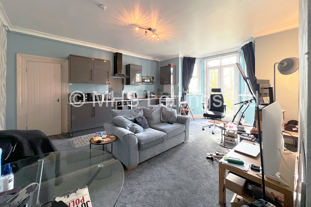 Photo of 1 Bedroom Apartment in Garden Flat, 37 Moorland Avenue, Leeds, LS6 1AP
