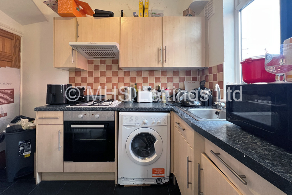 Photo of 2 Bedroom Mid Terraced House in 57 Harold Place, Leeds, LS6 1PQ