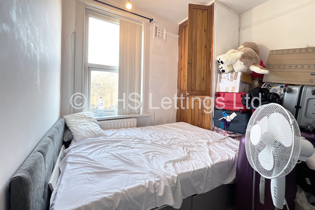 Photo of 5 Bedroom Mid Terraced House in 135 Ash Road, Leeds, LS6 3HD