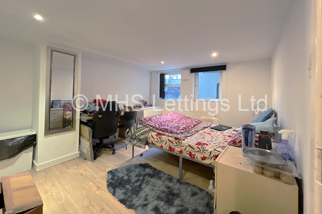 Photo of 5 Bedroom Mid Terraced House in 135 Ash Road, Leeds, LS6 3HD