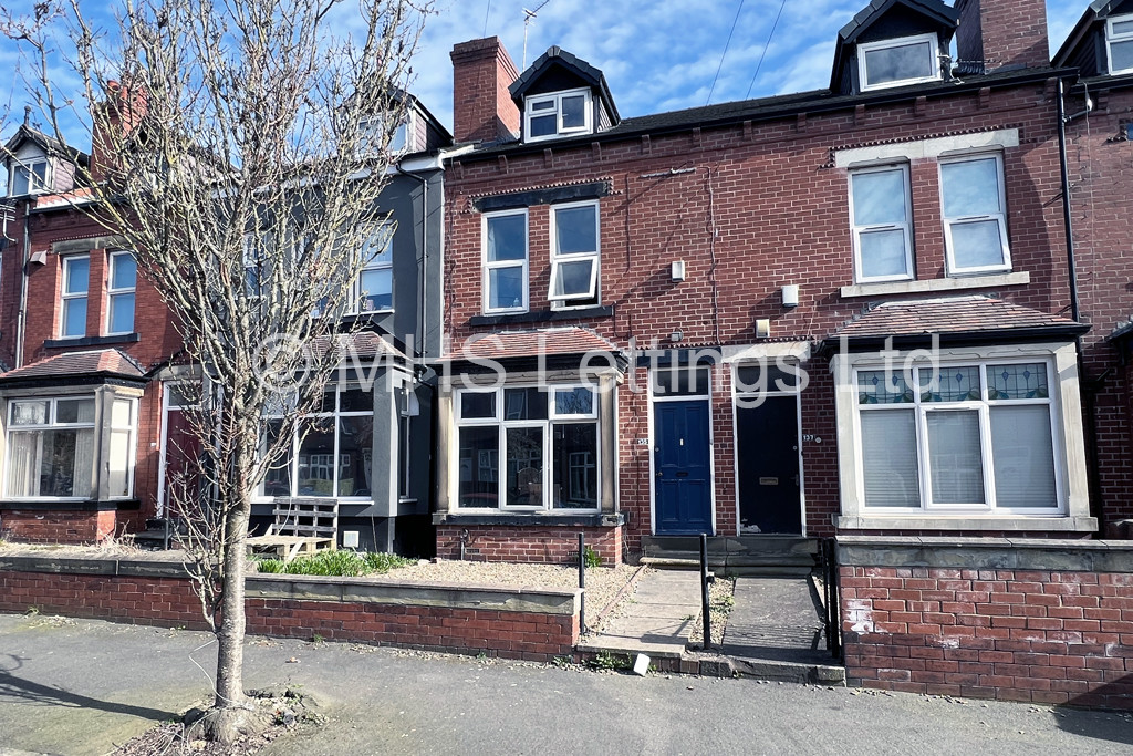 Photo of 4 Bedroom Mid Terraced House in 135 Ash Road, Leeds, LS6 3HD