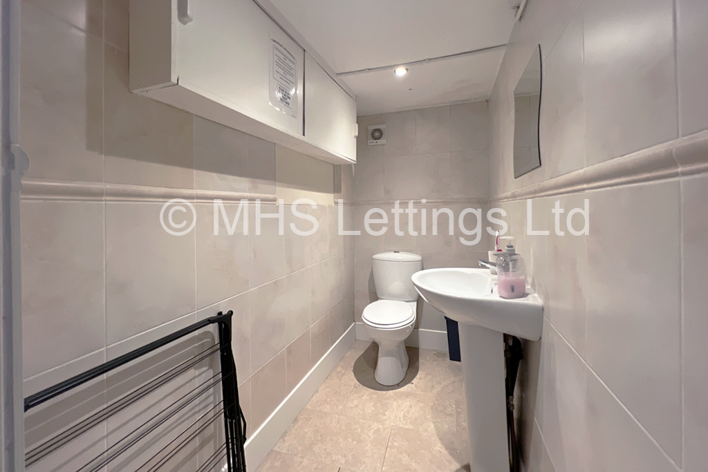 Photo of 4 Bedroom Mid Terraced House in 139 Ash Road, Leeds, LS6 3HD