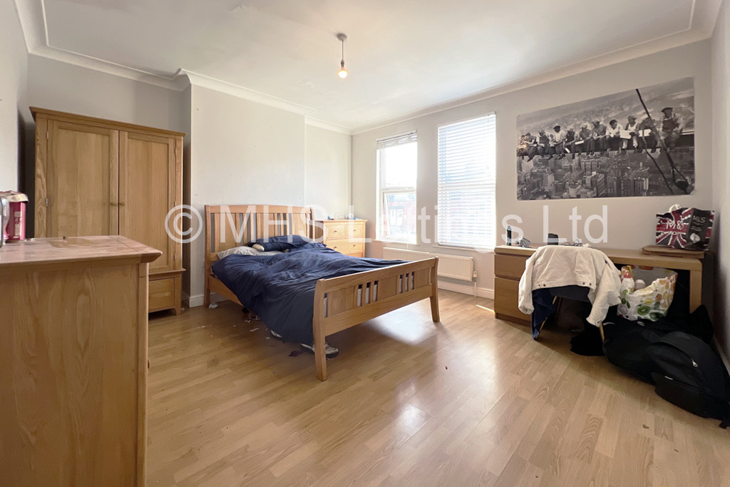 Photo of 4 Bedroom Mid Terraced House in 137 Ash Road, Leeds, LS6 3HD