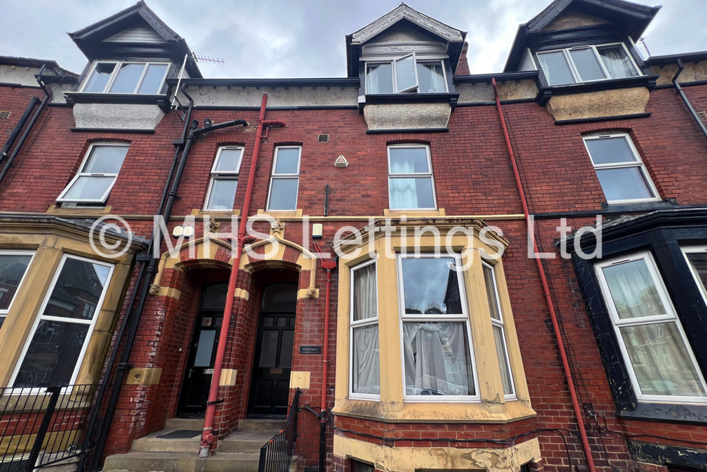 Photo of 7 Bedroom Mid Terraced House in 8 Regent Park Avenue, Leeds, LS6 2AU