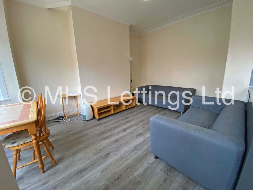 Photo of 3 Bedroom Mid Terraced House in 34 Beechwood Mount, Leeds, LS4 2NQ