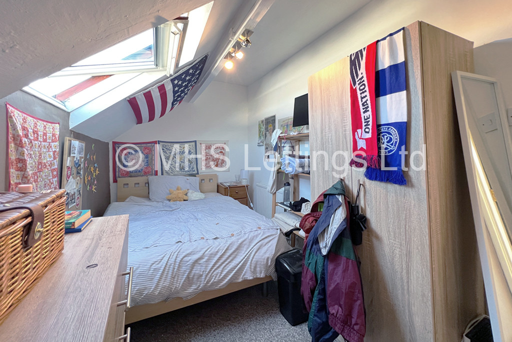 Photo of 4 Bedroom Mid Terraced House in 20 Broomfield Terrace, Leeds, LS6 3DQ