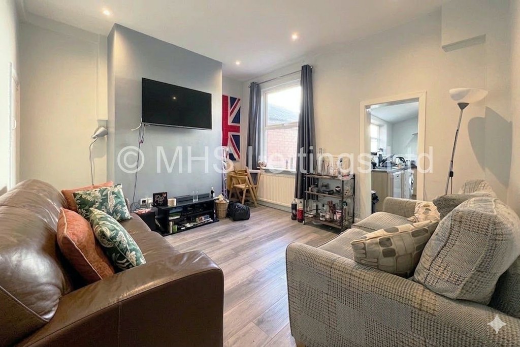 Photo of 3 Bedroom Mid Terraced House in 20 Broomfield Terrace, Leeds, LS6 3DQ