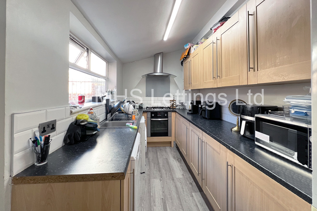 Photo of 3 Bedroom Mid Terraced House in 20 Broomfield Terrace, Leeds, LS6 3DQ