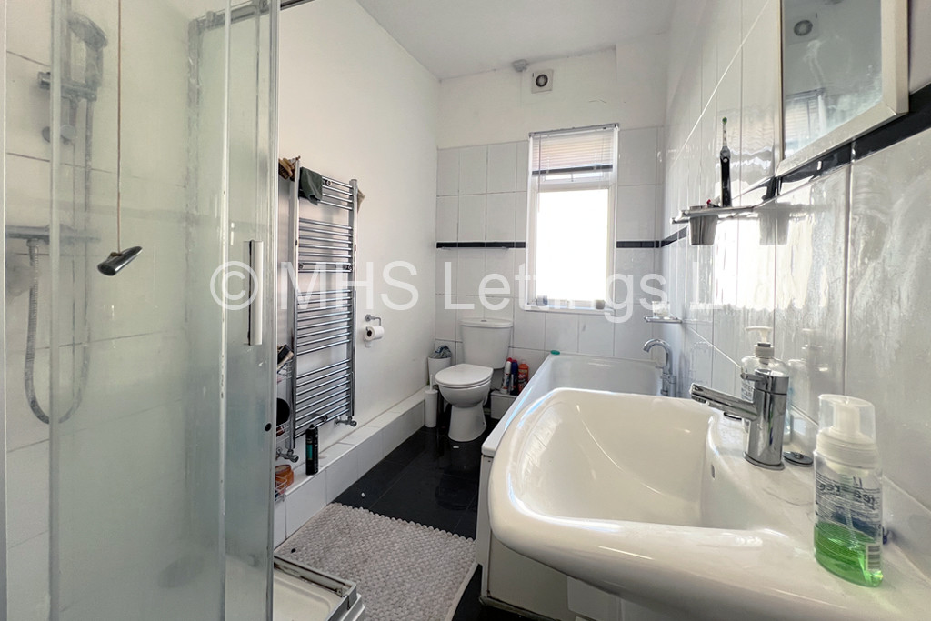 Photo of 3 Bedroom Mid Terraced House in 20 Broomfield Terrace, Leeds, LS6 3DQ