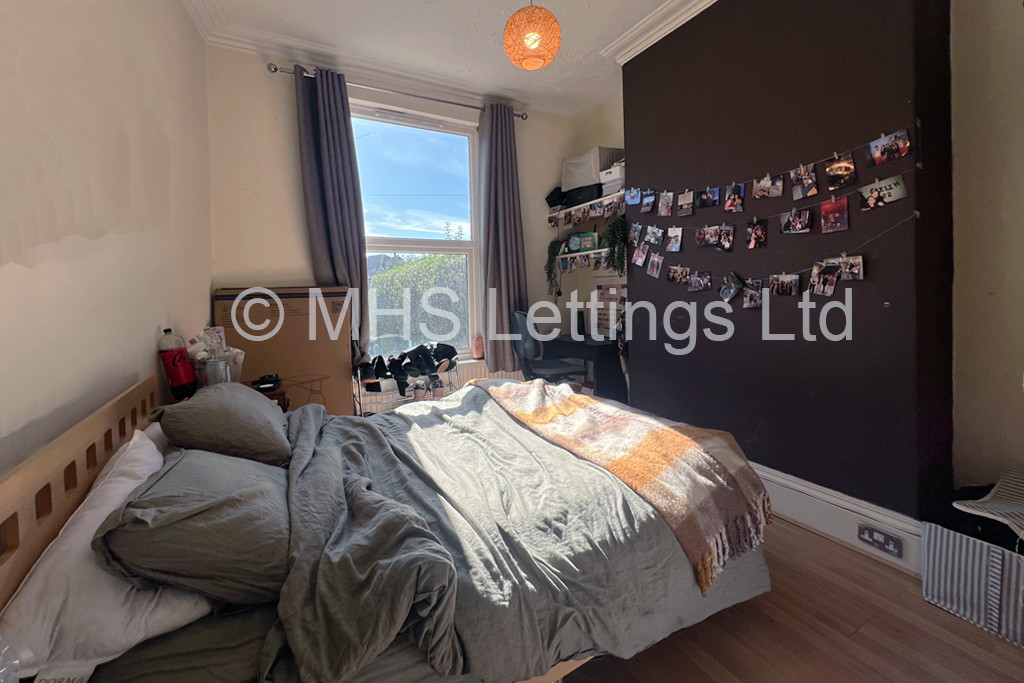 Photo of 3 Bedroom Mid Terraced House in 20 Broomfield Terrace, Leeds, LS6 3DQ