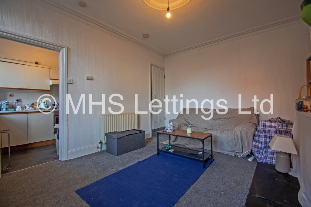 Photo of 1 Bedroom Mid Terraced House in Double Room, 3 Harold Street, Leeds, LS6 1PL