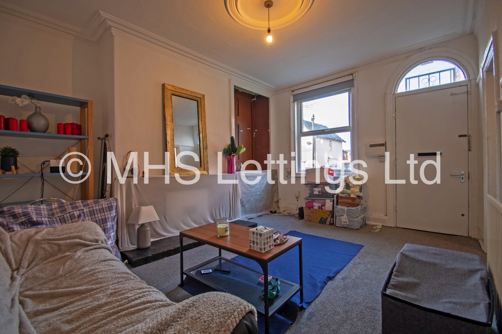Photo of 1 Bedroom Mid Terraced House in Double Room, 3 Harold Street, Leeds, LS6 1PL