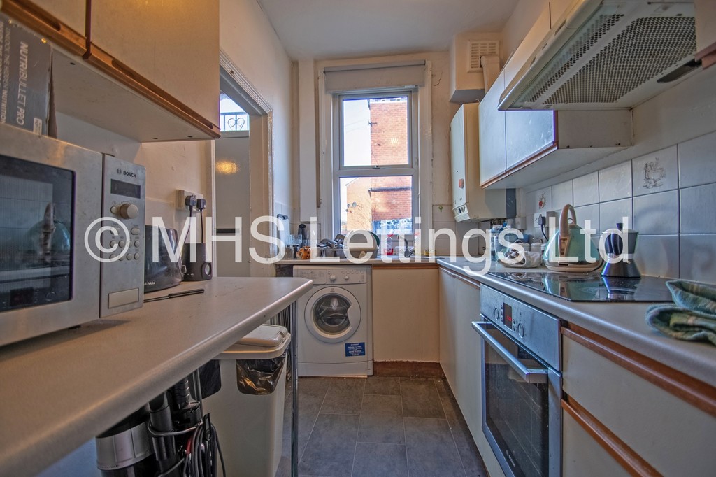 Photo of 1 Bedroom Mid Terraced House in Double Room, 3 Harold Street, Leeds, LS6 1PL