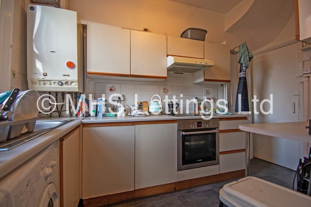 Photo of 1 Bedroom Mid Terraced House in Double Room, 3 Harold Street, Leeds, LS6 1PL