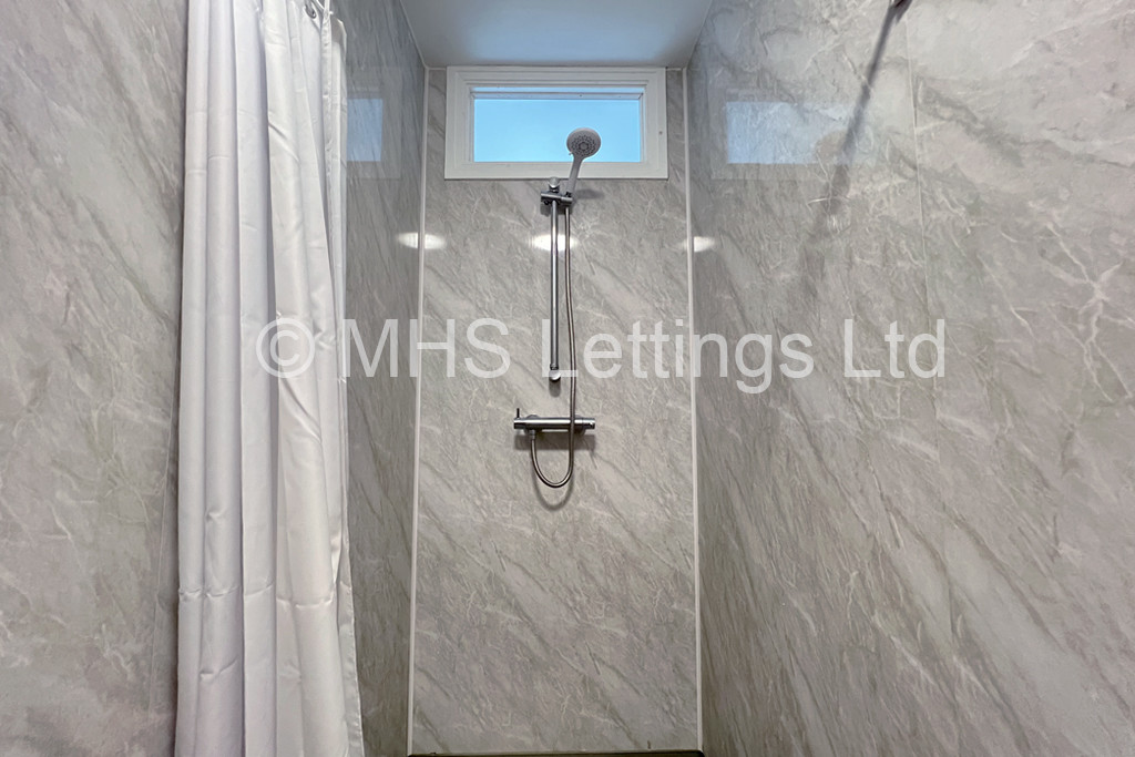 Photo of 1 Bedroom Bedsit in Room 8, 4 Midland Road, Leeds, LS6 1BQ