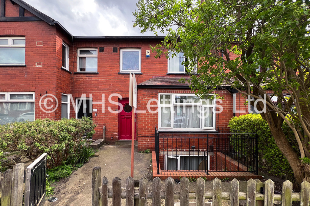 Photo of 4 Bedroom Mid Terraced House in 26 Mayville Avenue, Leeds, LS6 1NQ