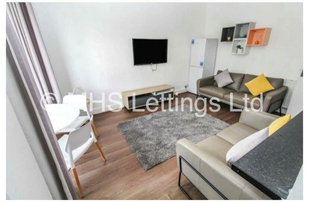 Photo of 4 Bedroom Mid Terraced House in 22 St. Anns Mount, Leeds, LS4 2PH